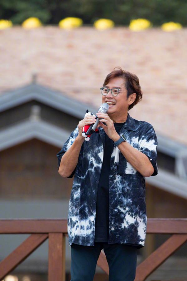71岁谭咏麟晒健身照容貌仿佛如中年男人真可以称得上冻龄男神