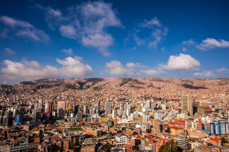 玻利维亚行政首都拉巴斯,其法定首都苏克雷是个小城市拉巴斯原意为"