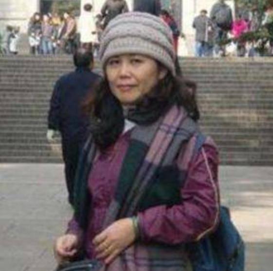 黄秋燕:26岁嫁李连杰,1人带俩娃还要还房贷,44岁嫁美国大老板