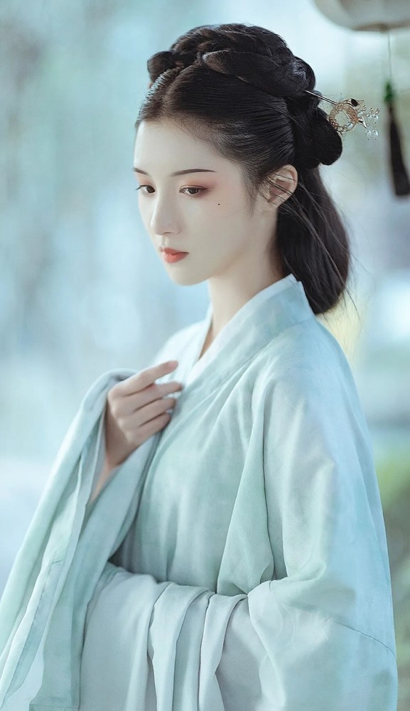 古风真人女生头像雾里花似你云间月不及红尘内寻觅一点透灵犀