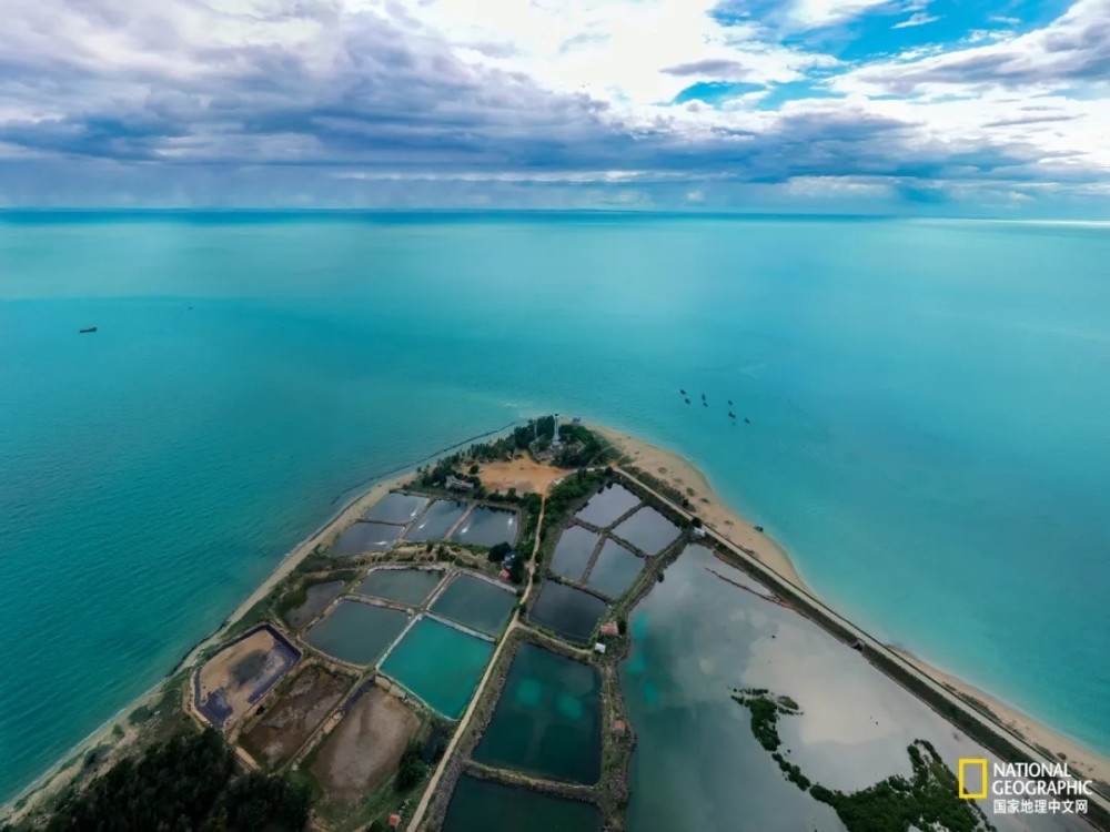 鸟瞰中国大陆最南端,南临琼州海峡,与海南岛隔海相望