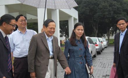 杨振宁对翁帆是虚情假意?3年前,翁帆透露了他们感情的