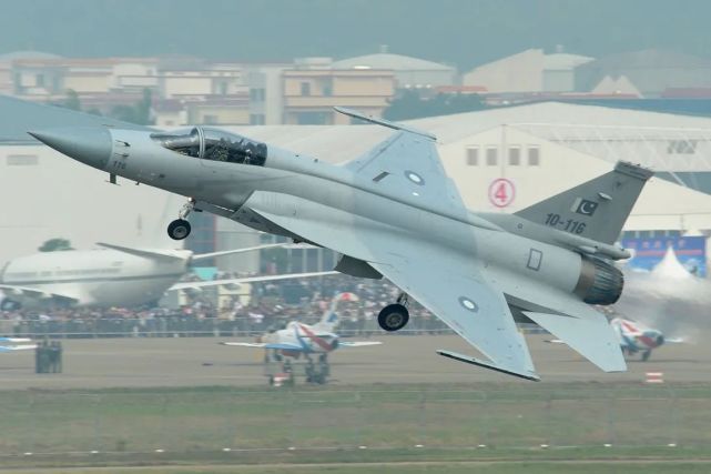 巴基斯坦空军的jf-17"雷电"轻型战斗机