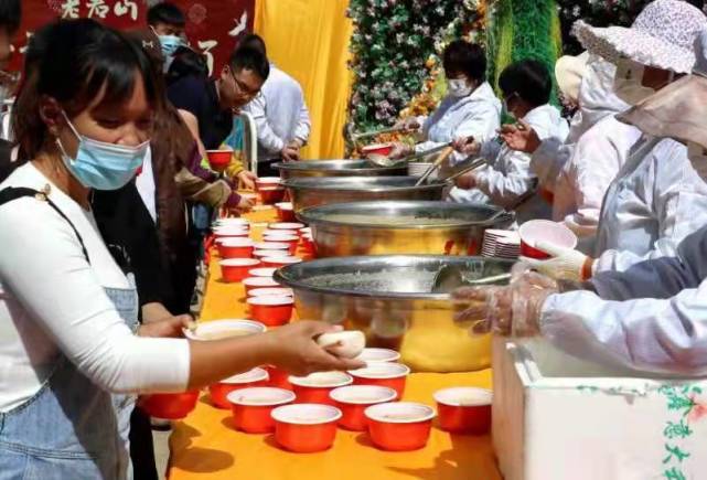 洛阳老君山景区:国庆长假推出无人值守一元午餐 已坚持5年