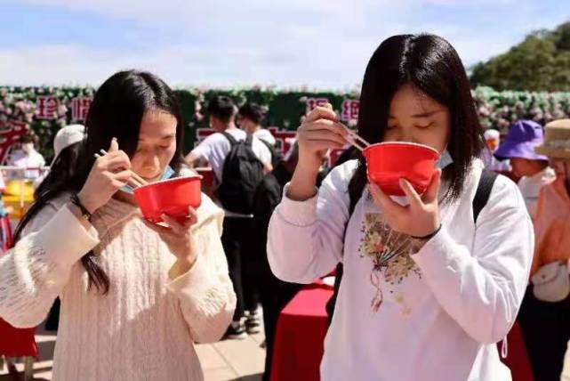 洛阳老君山景区:国庆长假推出无人值守一元午餐 已坚持5年