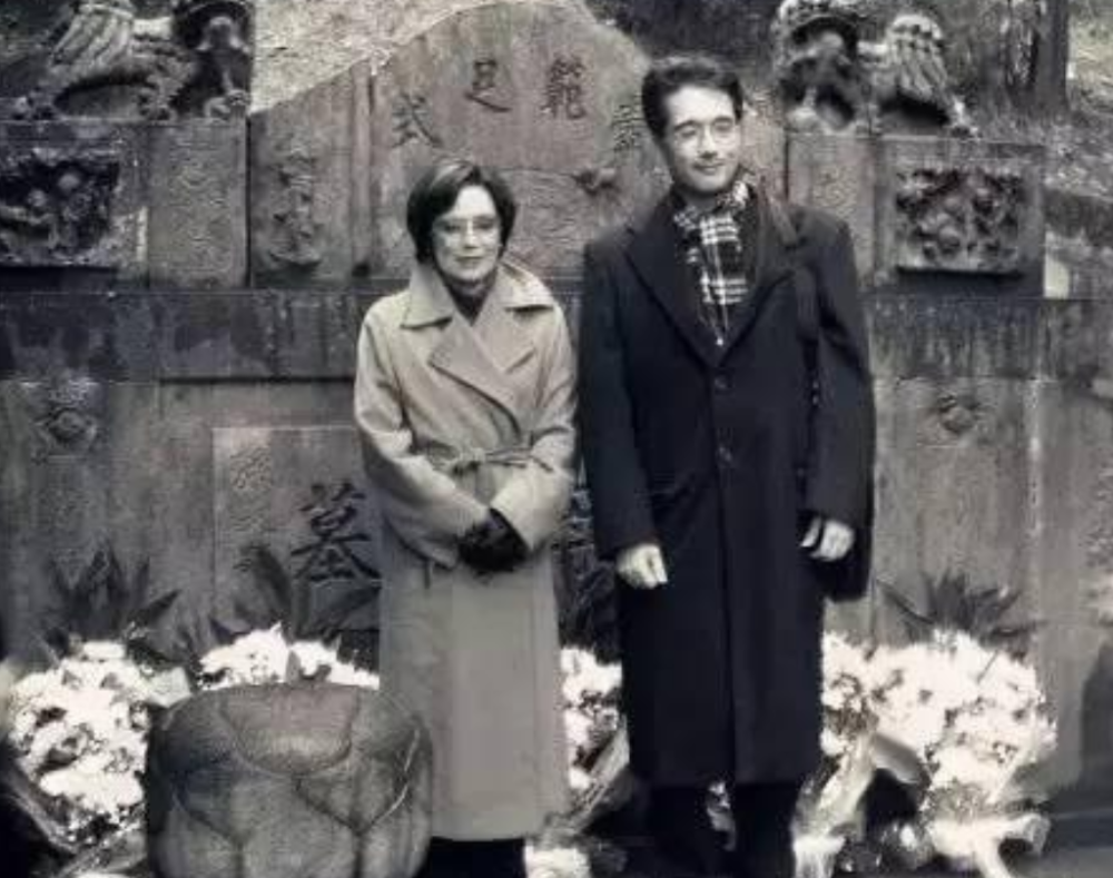他的曾祖父竟然是举国皆知的老蒋,而自己也是蒋家的第四代传人.