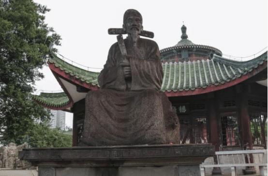 历史著名清官海瑞有多猛家里棺材备好后指着皇帝鼻子骂