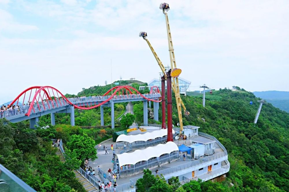 三座旅游小镇,最受欢迎的大侠谷云顶观光区,是总览东部华侨城的至佳