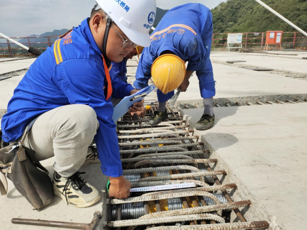 国庆施工不停!12000余名湖杭铁路建设者在工地为祖国庆生!