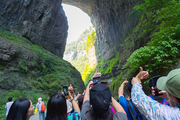 国庆假期武隆旅游秩序井然 仙女山,天生三桥游人如织