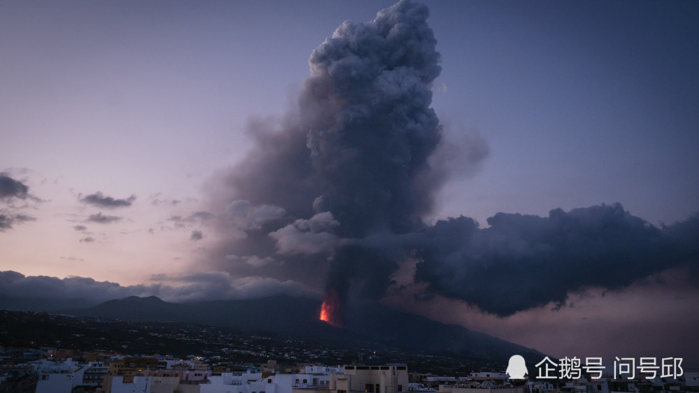 西班牙岛上的居民受到有毒气体的威胁,火山喷发宛如末日景象