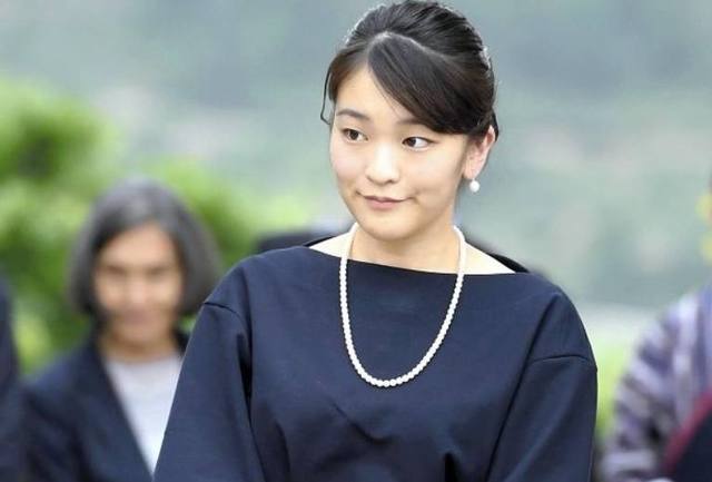 日本真子公主与小室圭婚礼将至,却被查出精神病,恋爱脑真没救了