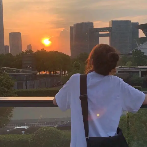 不露脸女生头像风格多样