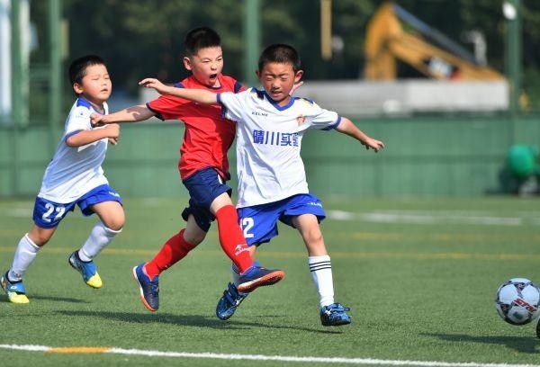 "双减"后的第一个国庆假日,晚报杯让足球少年们开启狂欢模式