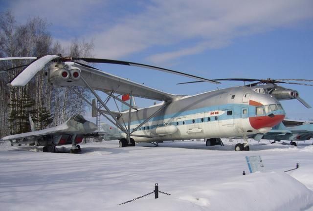 俄罗斯米12"信鸽"直升机