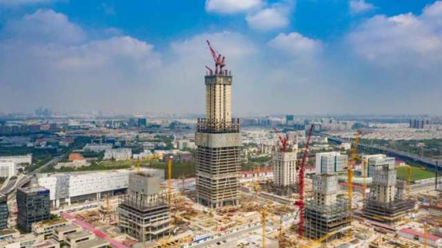 张江"科学之门"西塔楼突破200米高度,将与东塔楼组成上海最高双子塔!