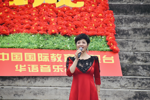 中国铁路文工团副团长,歌唱家高文致,著名作曲家梁欢