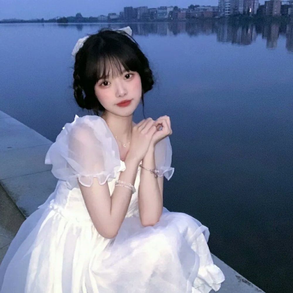 精选优质温柔小众好看的女生头像60