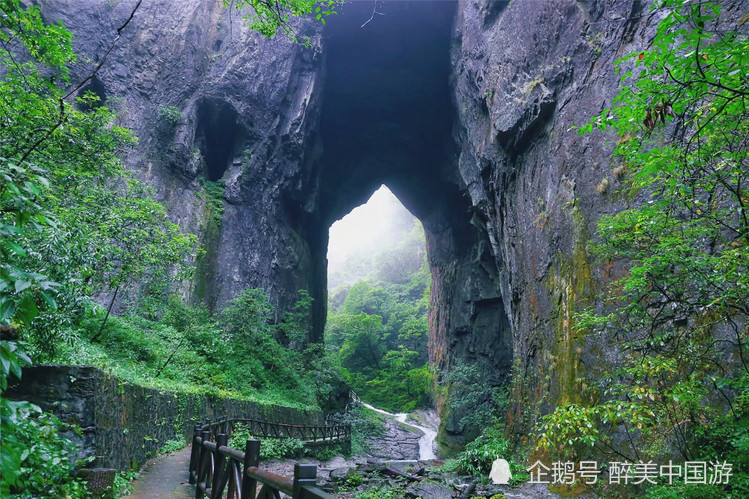 走进恩施坪坝营景区,拥有罕见的地质构造景观,原生态景观独特