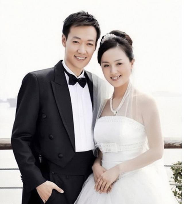 情史干净的8位男星,个个娶初恋恩爱几十年,娱圈再浊他们独清