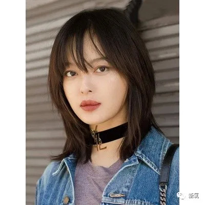 这里放几组对比图,感受一下不同发型的气质区别清爽的直发或短发造型