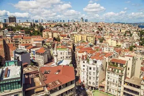 6,伊斯坦布尔是土耳其第一大城市,原名君士坦丁堡,曾是土耳其的老