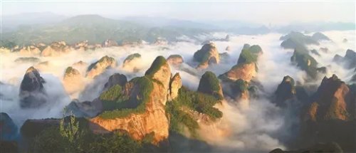 崀山风景名胜区"鲸鱼闹海".李艾 摄