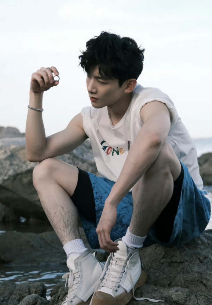 精选白敬亭壁纸:帅哥腹肌鲨我
