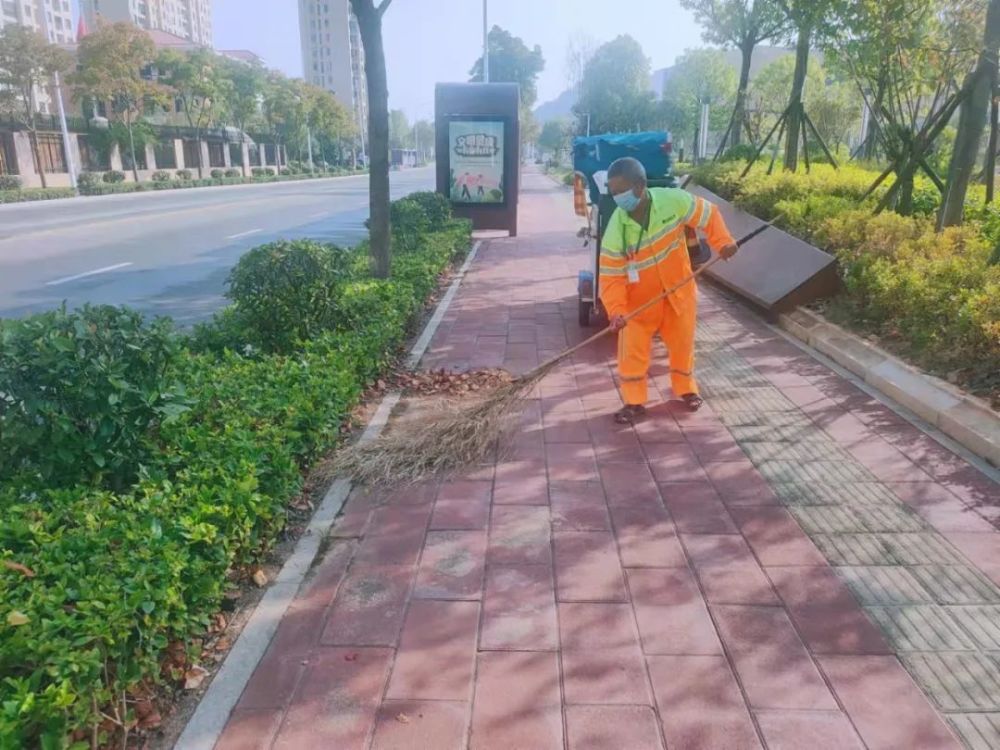 国庆我在岗|环卫工人,城市中温情的橙色风景
