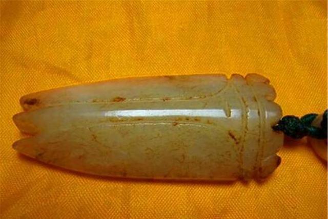 美女带"玉蝉"去鉴宝,称已经戴了十几年,专家:你胆子可