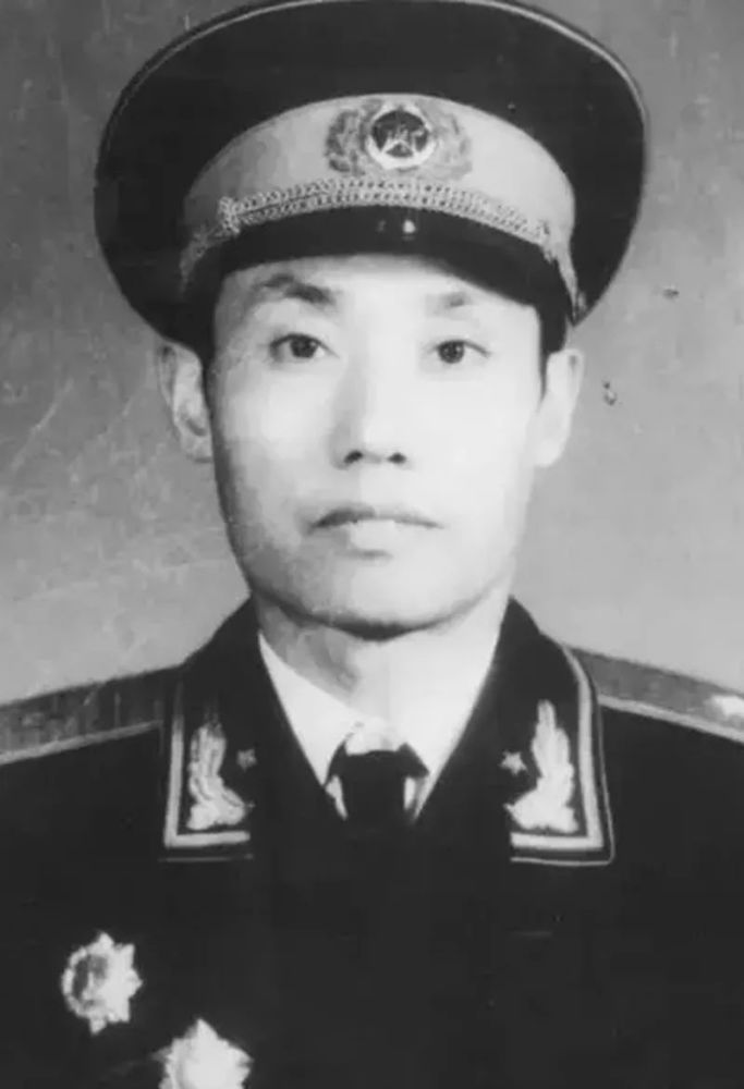 开国少将负责调查"九一三事件",恢复授衔时授上将,活到100岁