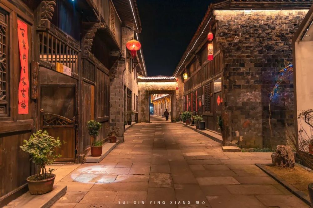 缙云壶镇溪头老街已有百年历史,经过积淀的溪头老街,透露着古朴静美的