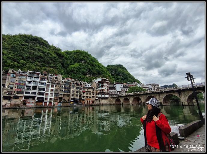 镇远古镇是贵州省黔东南苗族侗族自治州镇远县名镇,位于舞阳河畔,四周