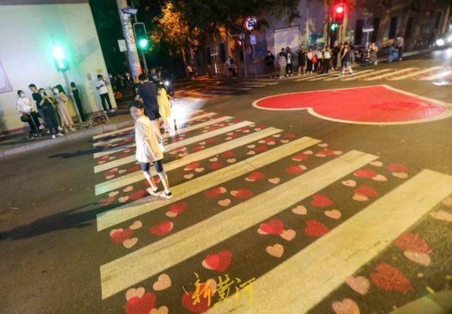 济南百年经三路缘何成为“网红聚集地”_腾讯新闻