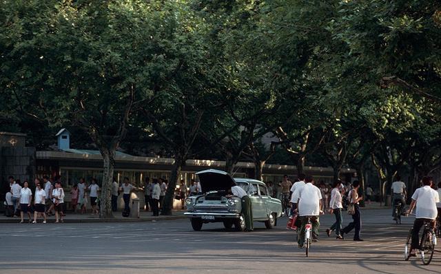 杭州老照片,1985年街头景象,建筑景观,是你印象中的样子吗?