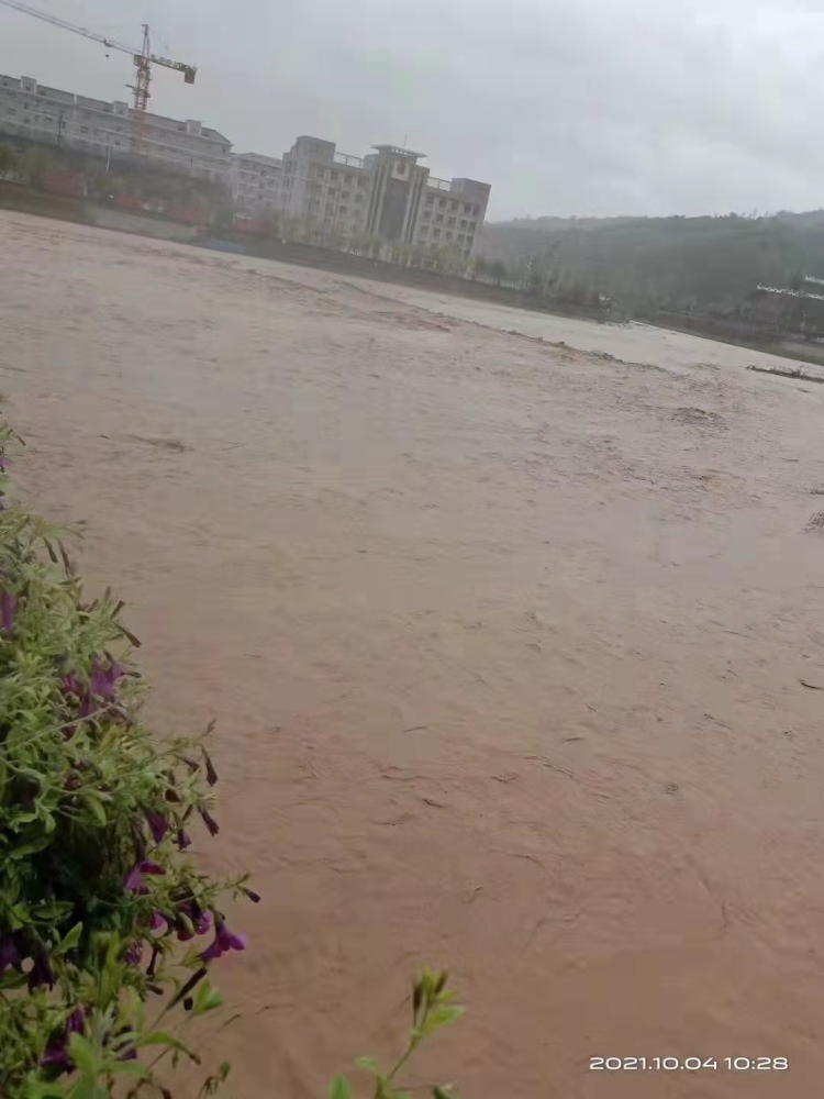 平凉市灵台县境内达溪河水位持续上涨发生超百年一遇洪水