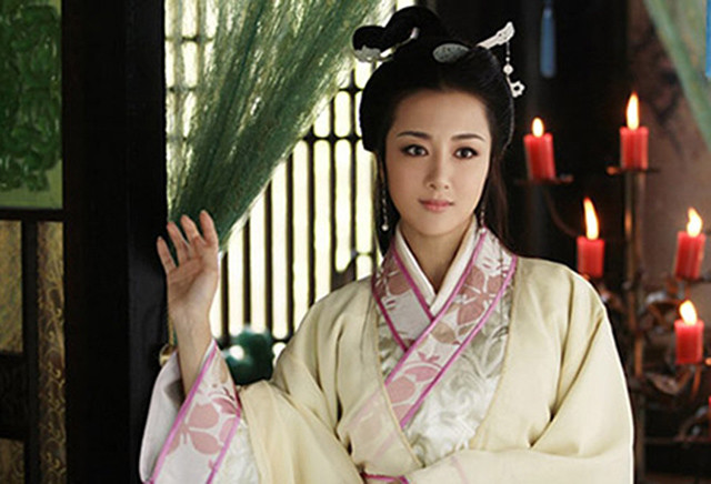 三国演义里除开大乔小乔还有一个肌肤如玉白若霜雪的倾世美女