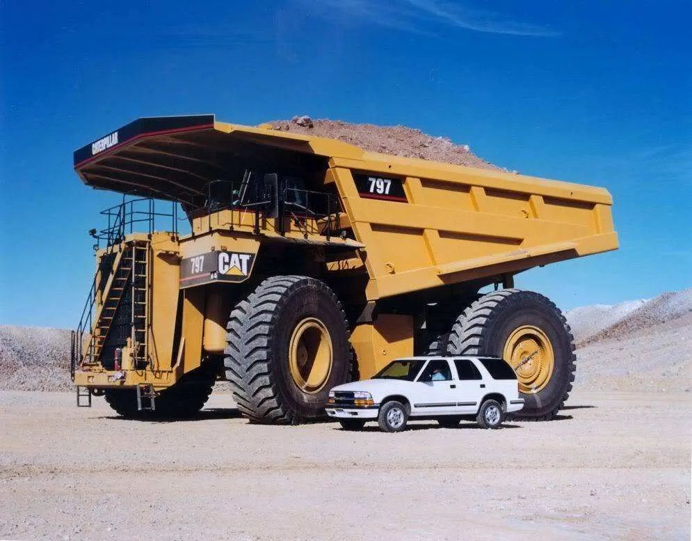 世界最大的卡车,一个轮胎价值3辆宝马,一天耗油3万!