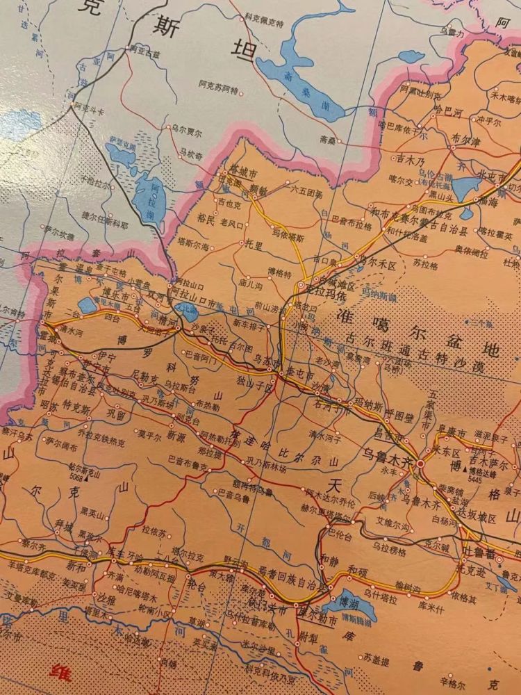 如果把整个中国地图看成一只大公鸡,伊犁哈萨克自治州(简称"伊犁")在