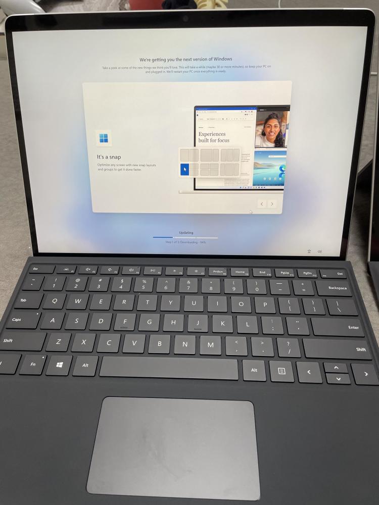 一些用户提前从百思买获得微软surface pro 8新机_腾讯新闻