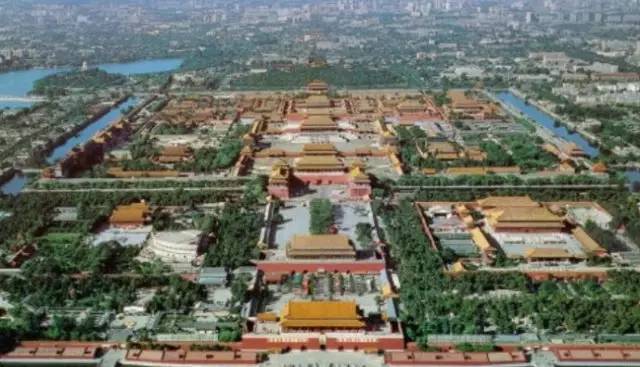 北京中轴线天安门广场的百年沧桑巨变