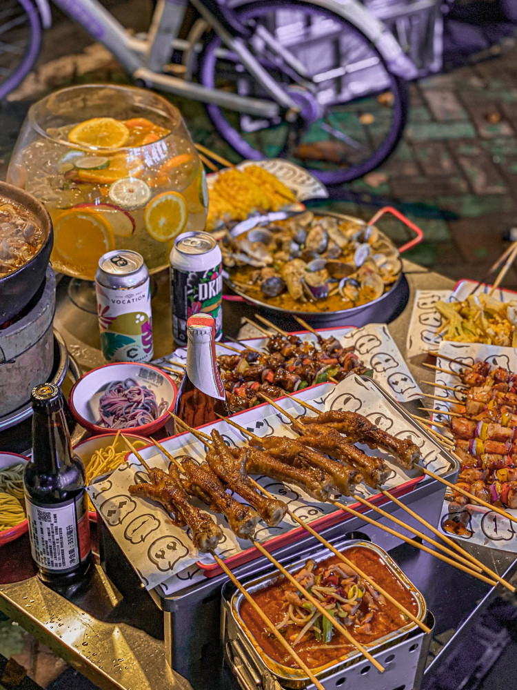 寻味南京卤味烧烤店露天位撸串喝酒太爽了