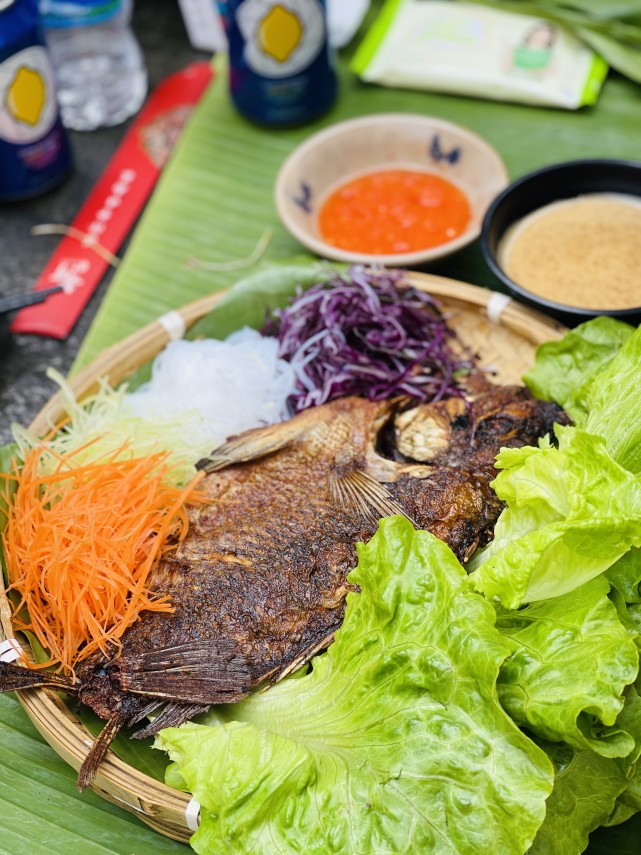 傣家菜包鱼包烧牛蛙火夹乳饼茉莉香芸豆腊排骨炖甜笋我从头吃到尾,停