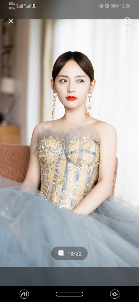 演员张嘉倪美照.