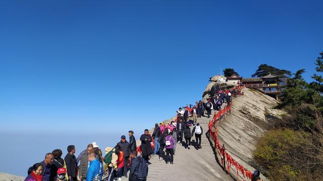 陕西华山景区紧急公告,因为天气原因,10月