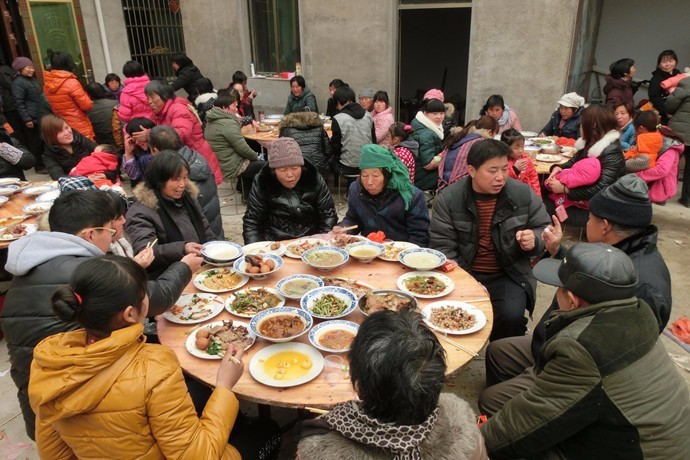 广西农村办酒席有多频繁?每年在人情上花的红包不少