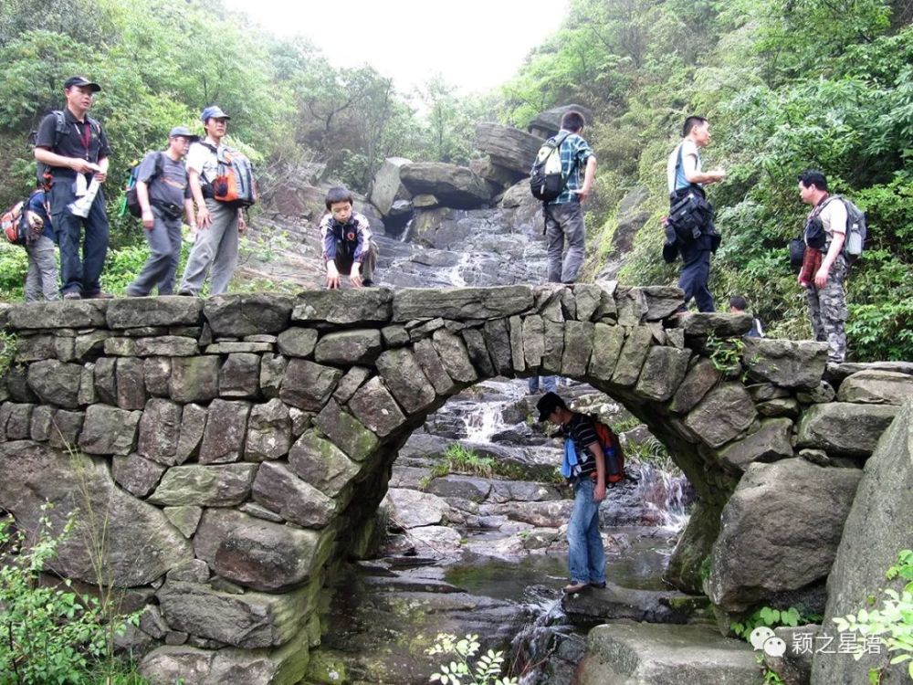 栲栳山古道,连通上林湖和里杜湖,风光奇胜