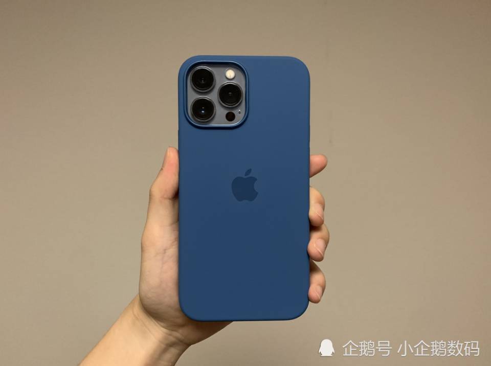 处理器方面iphone 12搭载5nm a14,和今年才发布的iphone 13系