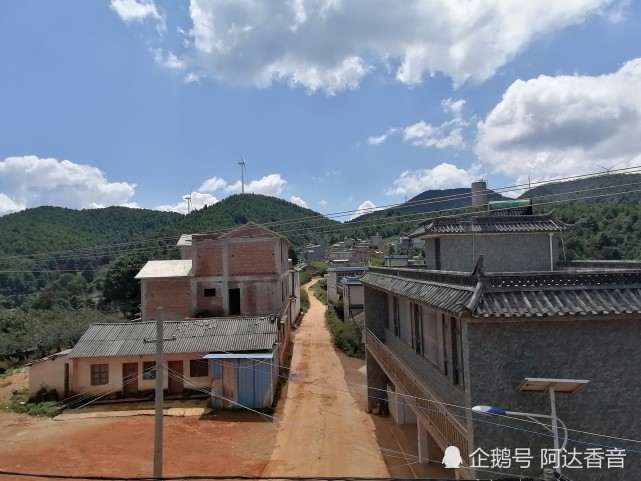 民居作者:董志宏,男,白族,宾川县大营镇上杨柳村人,1996年7月毕业于
