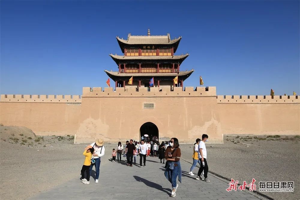 镜观陇原嘉峪关市关城景区国庆假期迎来旅游热